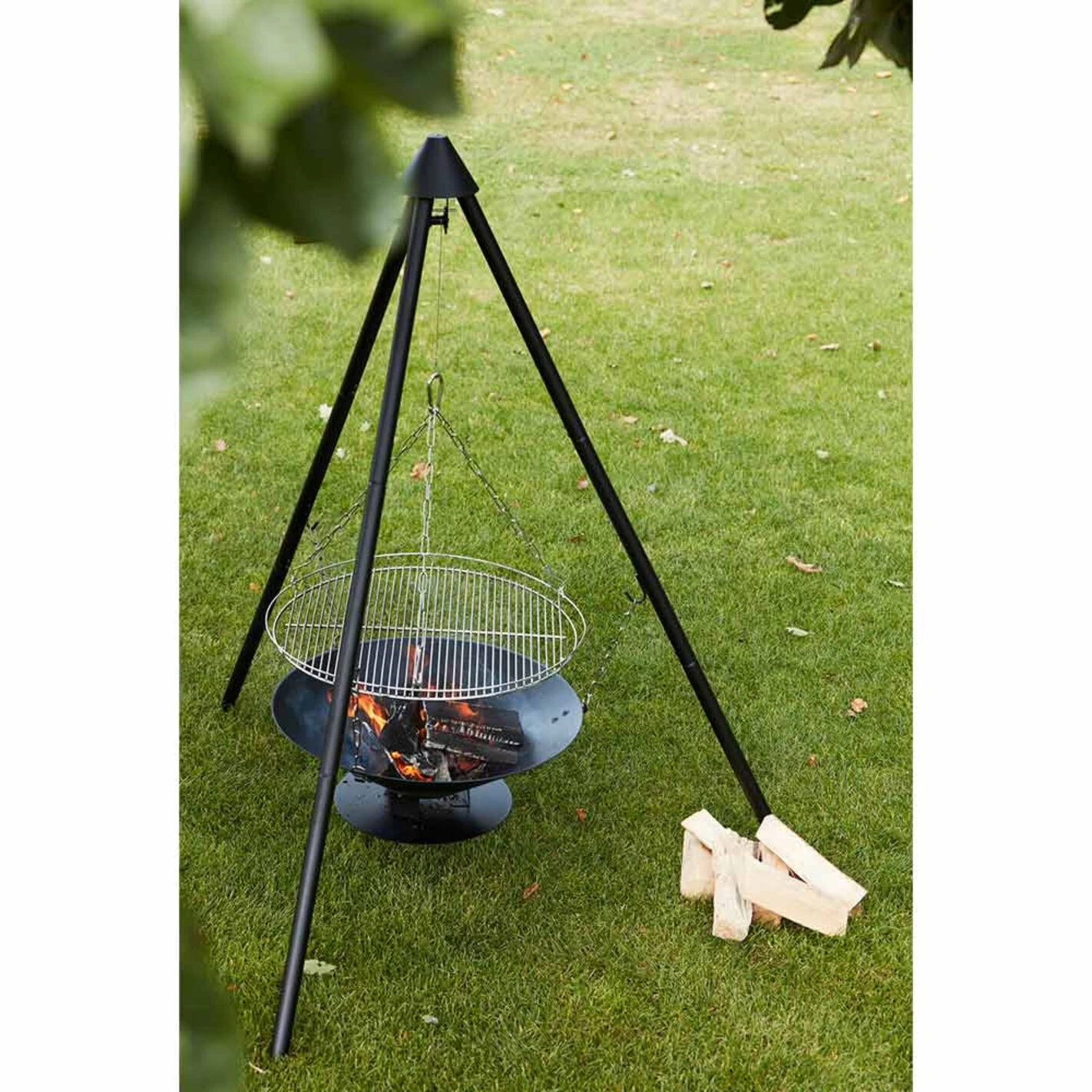 Brasero Junko ø60 Cm Fonte + Trépied + Grille Acier Chromé + Housse - Barbecook 4 Brasero Junko ø60 Cm Fonte + Trépied + Grille Acier Chromé + Housse - Barbecook – Image 4